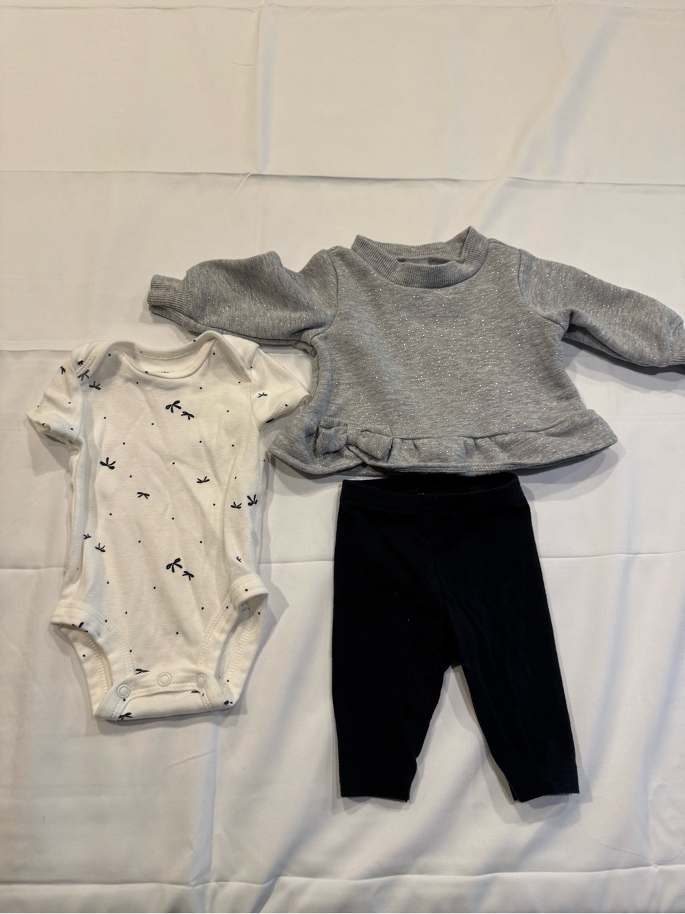 Carter’s 3pc Baby Outfit Set - Like New!